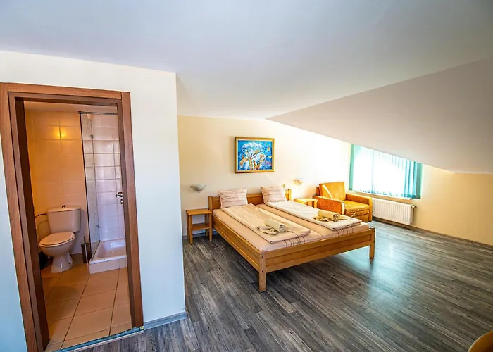 семеен 1876 酒店 阿普里尔齐