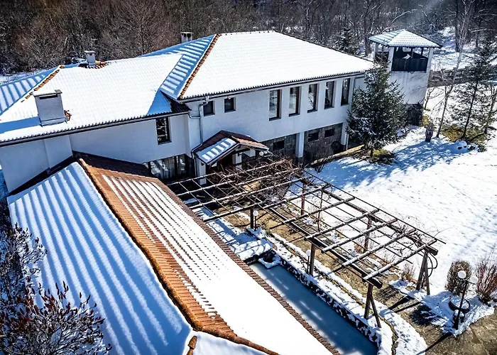 酒店 семеен 1876 2*